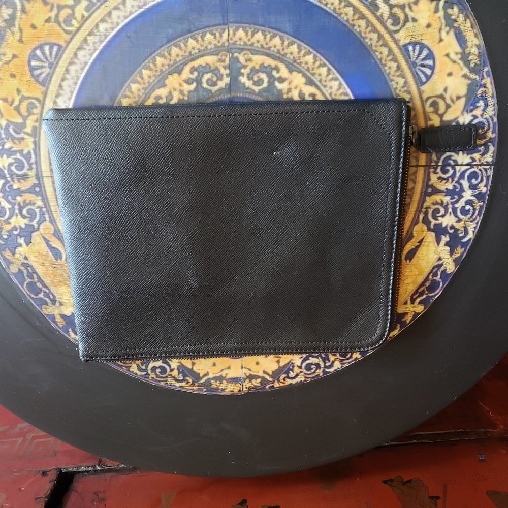 Banana Republic Zip up Case